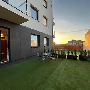  Apartament R House - Brand New With Patio And Garage